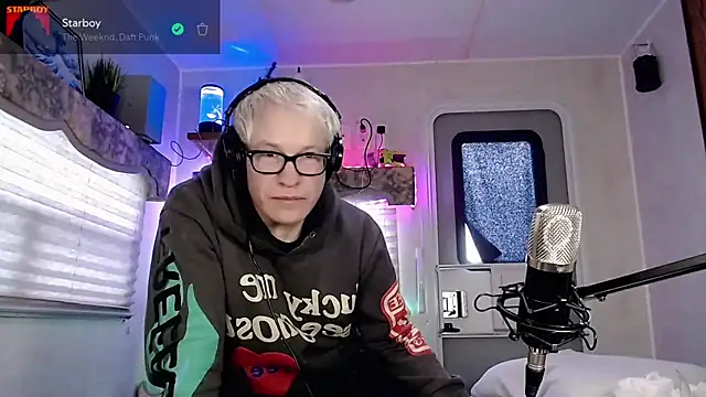 Snarfle82 online show from February 25, 2025, 7:16 pm