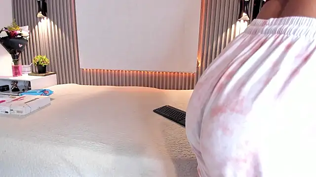 Zafiiraa online show from October 15, 2025, 12:02 pm