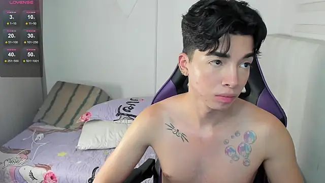 santy7v7 online show from March 21, 2025, 4:18 pm