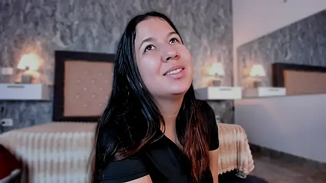 Lia sarahi online show from October 18, 2025, 11:34 am