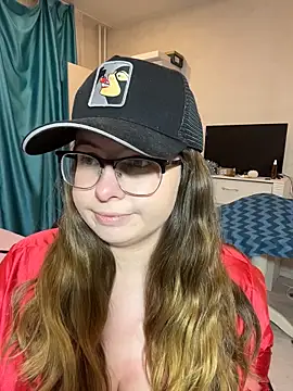 Snapshot of DienkaGreen chatting on February 7, 2026, 7:44 pm DienkaGreen online show from February 7, 2026, 7:44 pm