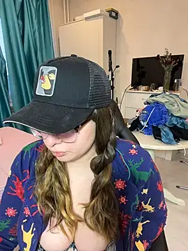 Snapshot of DienkaGreen chatting on February 4, 2026, 6:41 am DienkaGreen online show from February 4, 2026, 6:41 am