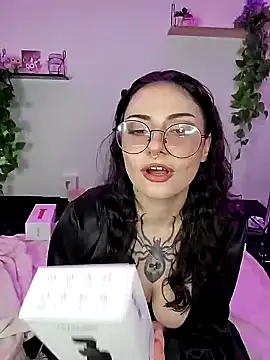 Snapshot of Moxxxie chatting on December 5, 2024, 5:12 pm Moxxxie online show from December 5, 2024, 5:12 pm