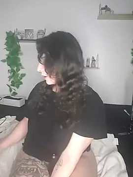 Snapshot of Moxxxie chatting on February 26, 2025, 6:19 am Moxxxie online show from February 26, 2025, 6:19 am