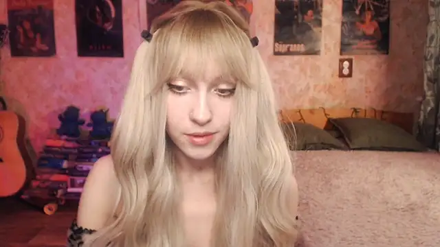 Friendly Ellie online show from March 18, 2025, 11:20 pm