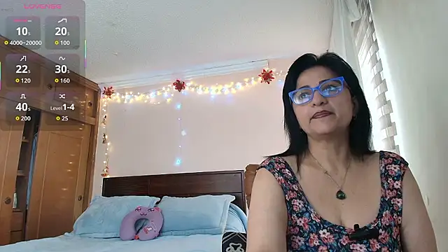 ISABEEL SOFIA01 online show from March 17, 2026, 1:03 pm