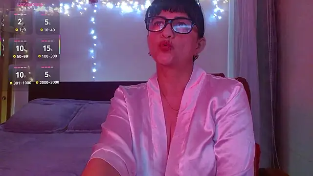 Snapshot of ISABEEL_SOFIA01 chatting on February 8, 2026, 9:29 am ISABEEL SOFIA01 online show from February 8, 2026, 9:29 am