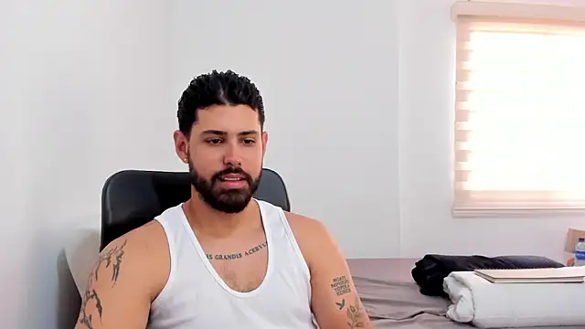 Snapshot of Justyn_Torres chatting on September 17, 2025, 9:39 pm Justyn Torres online show from September 17, 2025, 9:39 pm