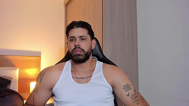 Snapshot of Justyn_Torres chatting on March 11, 2025, 1:37 am Justyn Torres online show from March 11, 2025, 1:37 am