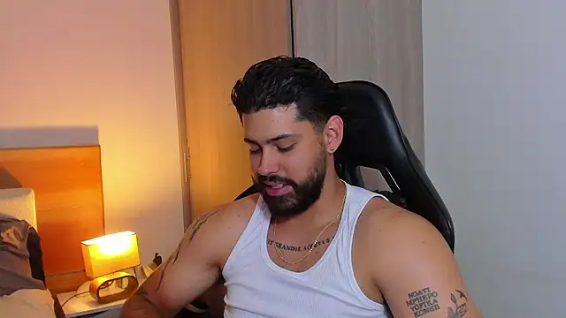 Snapshot of Justyn_Torres chatting on March 13, 2025, 5:39 pm Justyn Torres online show from March 13, 2025, 5:39 pm