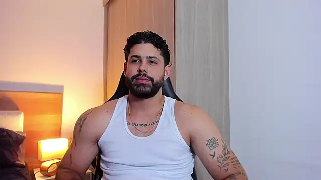 Snapshot of Justyn_Torres chatting on March 11, 2025, 11:26 pm Justyn Torres online show from March 11, 2025, 11:26 pm