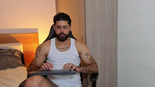 Snapshot of Justyn_Torres chatting on March 13, 2025, 2:33 pm Justyn Torres online show from March 13, 2025, 2:33 pm