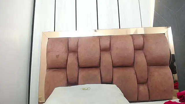 arianna pearl online show from September 19, 2025, 12:09 pm