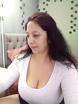 camilalatti online show from January 8, 2025, 12:17 am