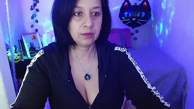 camilalatti online show from November 2, 2025, 12:15 am