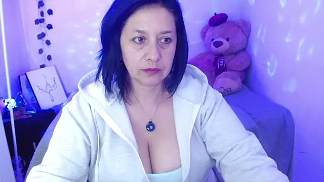 camilalatti online show from October 8, 2025, 11:49 pm