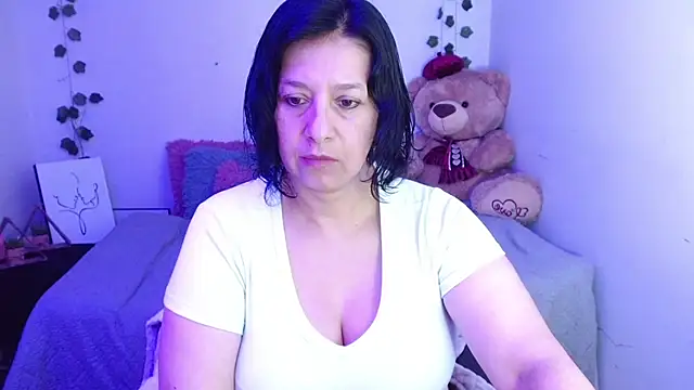 camilalatti online show from September 23, 2025, 4:25 pm