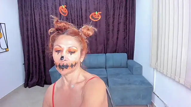 cintiagreyx online show from October 31, 2025, 12:13 pm