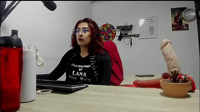 Snapshot of Scarlett_Sen chatting on March 20, 2025, 1:26 pm Scarlett Sen online show from March 20, 2025, 1:26 pm