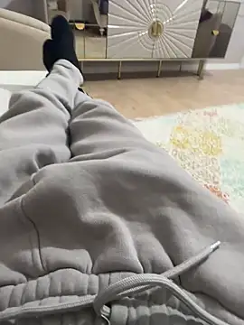 MAHKE12 online show from October 19, 2025, 8:33 pm