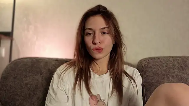 LovelyKatea online show from November 20, 2025, 2:07 pm