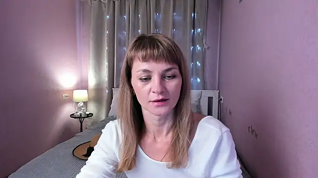 annasimonsj online show from May 16, 2026, 12:53 am
