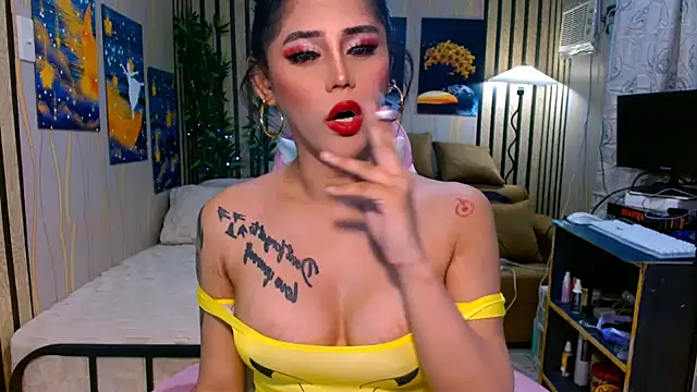 Snapshot of UrSweetKatCakes chatting on October 21, 2025, 12:00 am UrSweetKatCakes online show from October 21, 2025, 12:00 am