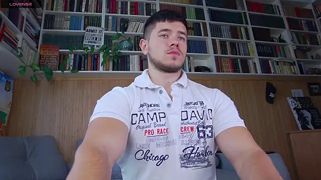 Snapshot of Arilas_ chatting on September 20, 2025, 6:18 am Arilas  online show from September 20, 2025, 6:18 am