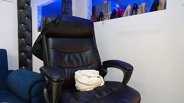 kimberlybirdx online show from September 21, 2025, 5:18 pm