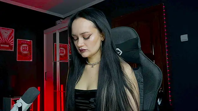 QueenAliss online show from January 6, 2026, 8:40 am