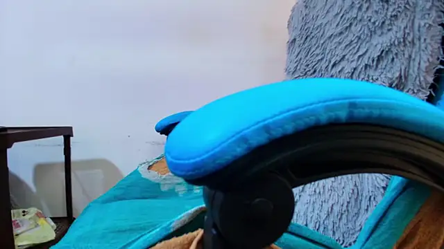 klylls squirt  online show from April 17, 2026, 8:11 pm