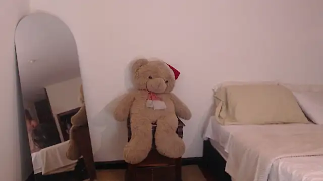 ValienteGirl  online show from March 8, 2026, 3:32 am