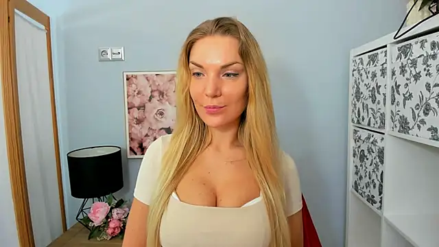 AulloraHoney online show from February 15, 2025, 6:12 am