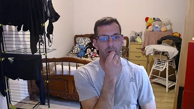 steph19x5 online show from April 16, 2026, 5:57 pm