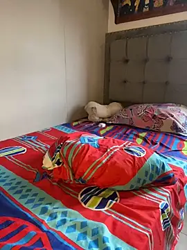 Snapshot of Elena222_ chatting on December 18, 2024, 10:35 pm Elena222 online show from December 18, 2024, 10:35 pm