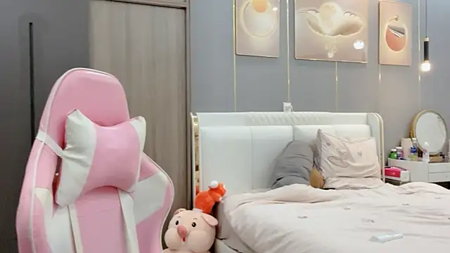 Snapshot of ANNA102 chatting on February 9, 2025, 7:37 am ANNA102 online show from February 9, 2025, 7:37 am