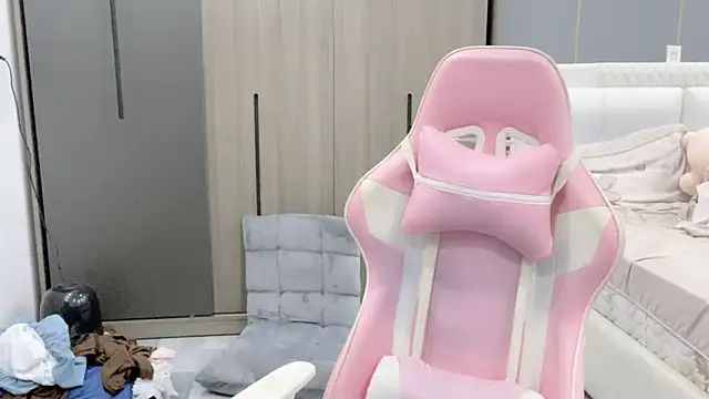 Snapshot of ANNA102 chatting on February 28, 2026, 8:03 am ANNA102 online show from February 28, 2026, 8:03 am