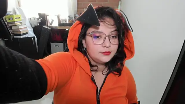 aika-dreams online show from October 8, 2025, 1:12 pm