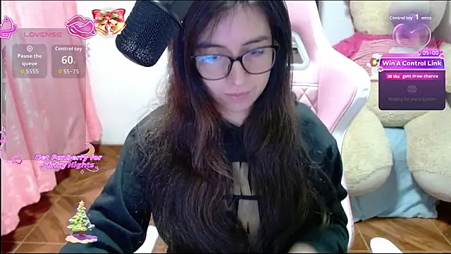 Snapshot of Maggie_Fox3 chatting on February 3, 2026, 12:43 am Maggie Fox3 online show from February 3, 2026, 12:43 am