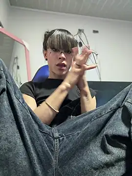 Snapshot of stormytt_ chatting on March 8, 2025, 8:35 pm stormytt online show from March 8, 2025, 8:35 pm