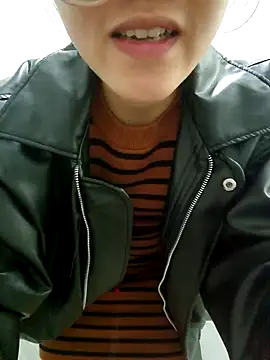 Snapshot of HinaLovely chatting on December 31, 2024, 10:48 am HinaLovely online show from December 31, 2024, 10:48 am