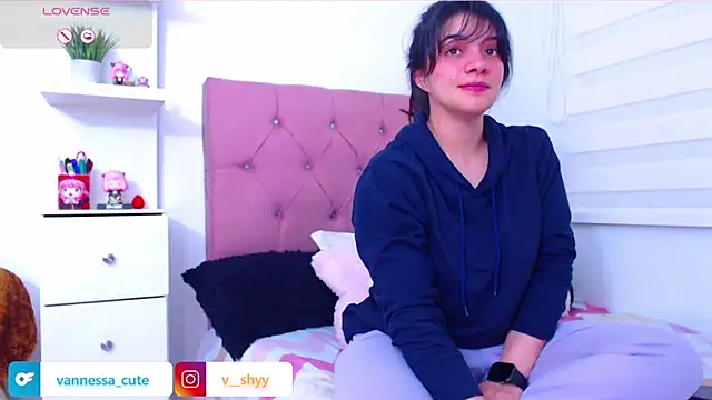 Snapshot of Vannessa__Shy chatting on September 10, 2025, 10:53 pm Vannessa Shy online show from September 10, 2025, 10:53 pm