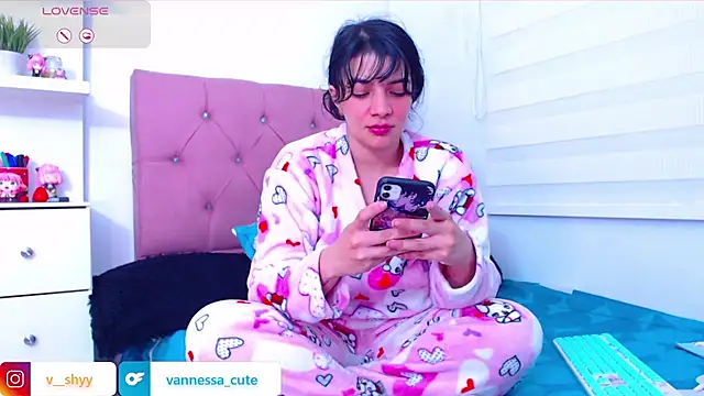 Snapshot of Vannessa__Shy chatting on September 28, 2025, 3:02 am Vannessa Shy online show from September 28, 2025, 3:02 am