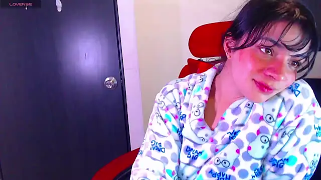 Snapshot of Vannessa__Shy chatting on October 13, 2025, 10:54 pm Vannessa Shy online show from October 13, 2025, 10:54 pm