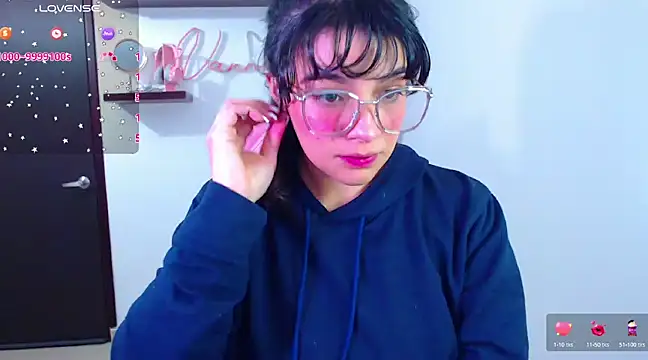 Snapshot of Vannessa__Shy chatting on February 13, 2025, 10:00 pm Vannessa Shy online show from February 13, 2025, 10:00 pm