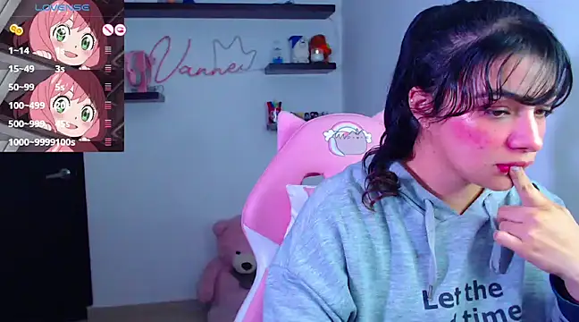 Snapshot of Vannessa__Shy chatting on March 21, 2025, 12:40 am Vannessa Shy online show from March 21, 2025, 12:40 am