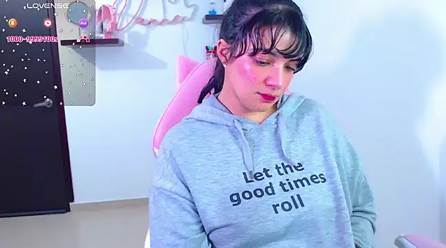 Snapshot of Vannessa__Shy chatting on February 15, 2025, 4:12 pm Vannessa Shy online show from February 15, 2025, 4:12 pm