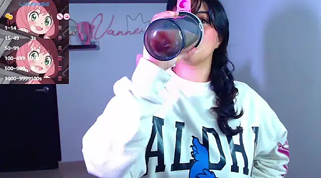 Snapshot of Vannessa__Shy chatting on March 17, 2025, 9:24 pm Vannessa Shy online show from March 17, 2025, 9:24 pm