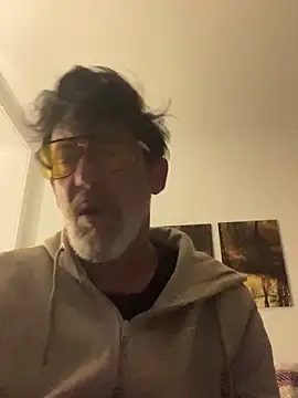 Snapshot of maxximere chatting on May 11, 2026, 12:56 am maxximere online show from May 11, 2026, 12:56 am