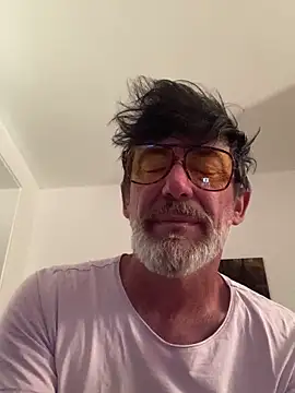 Snapshot of maxximere chatting on May 19, 2026, 11:23 pm maxximere online show from May 19, 2026, 11:23 pm